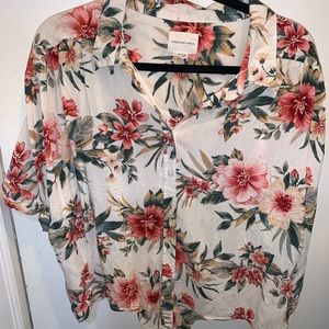 American Eagle Hawaiian Button Down Shirt